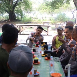Kapolres Kepulauan Seribu Kunjungi Pulau Lancang Lewat Jumat Curhat, Dorong Warga Aktif Jaga Keamanan Lingkungan
