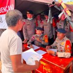 Korbrimob BKO Polda NTT Layani dan Data Bantuan Logistik Warga Terdampak Gempa