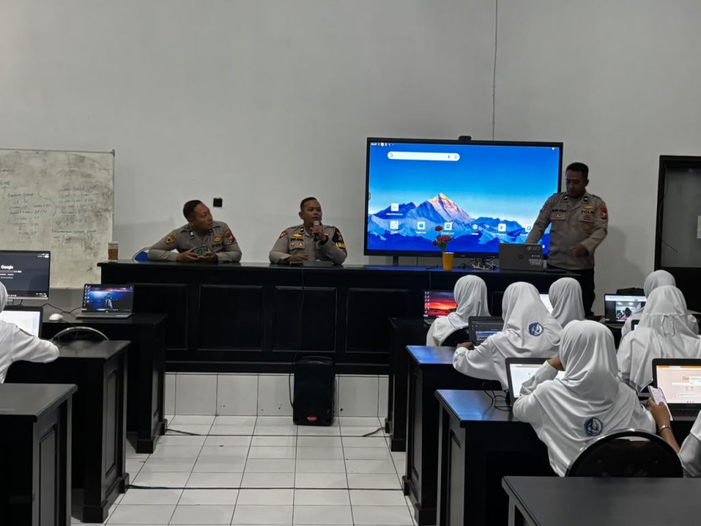 Polres Pasuruan Kota Edukasi Siswa SMAN 2 Kota Pasuruan tentang Pemanfaatan AI Secara Bijak