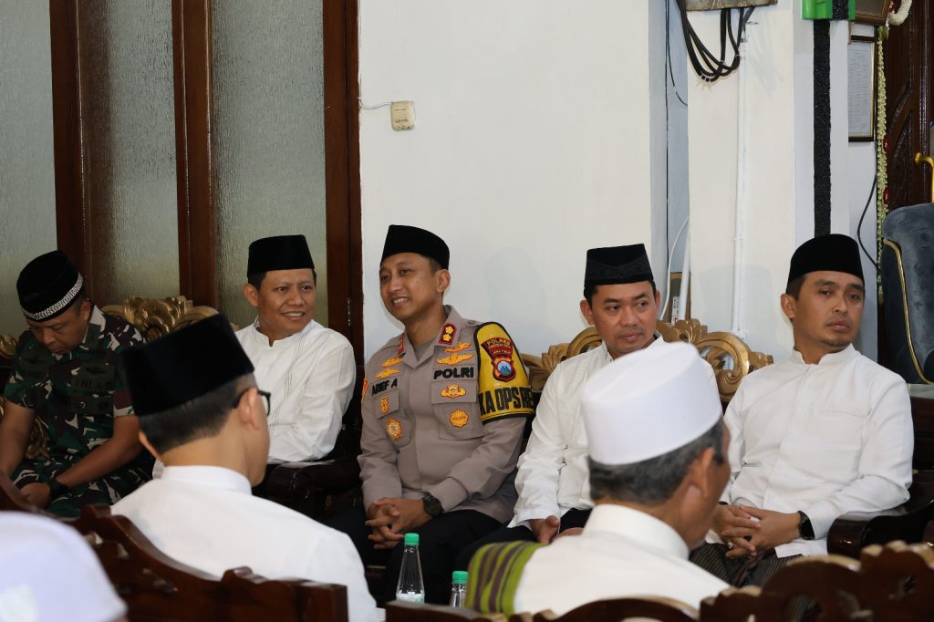 Wujud Penghormatan Dan Meneladani Perjuangan Ulama, Kapolres Pasuruan Kota Hadiri Haul ke-45 KH Abdul Hamid bin Abdullah Umar