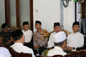 Wujud Penghormatan Dan Meneladani Perjuangan Ulama, Kapolres Pasuruan Kota Hadiri Haul ke-45 KH Abdul Hamid bin Abdullah Umar