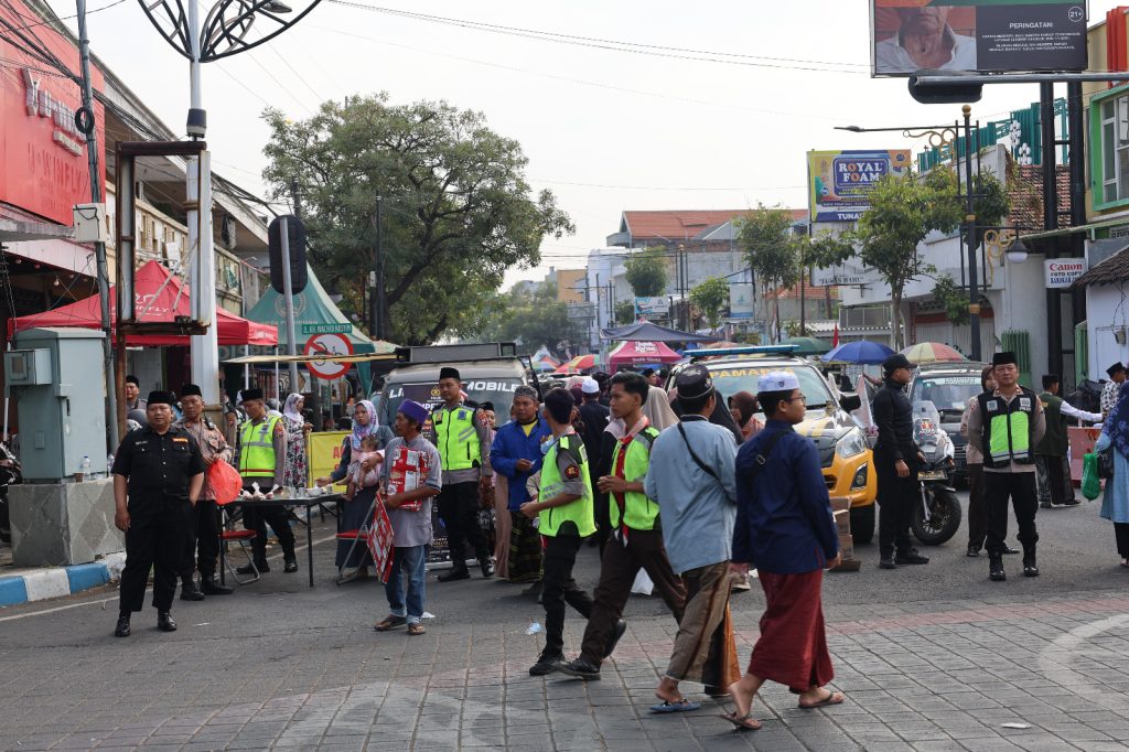 Puncak Haul KH Abdul Hamid ke-45, Ratusan Personel Polres Pasuruan Kota Diterjunkan untuk Maksimalkan Pengamanan dan Pelayanan Jamaah