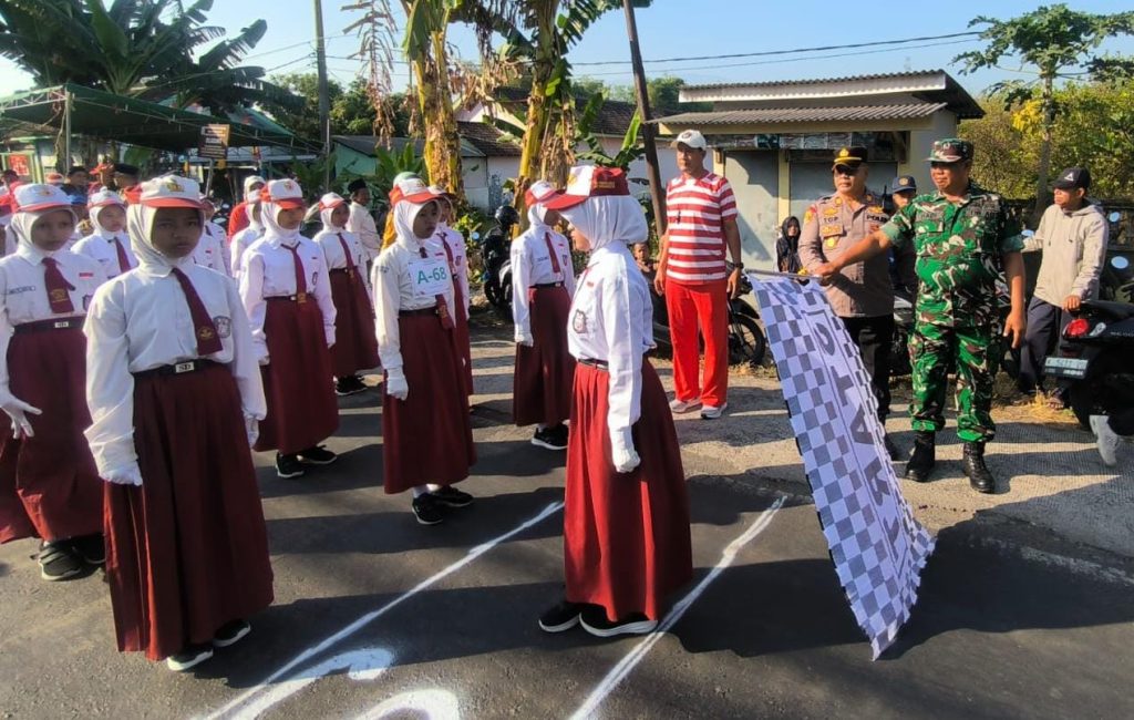 Semarak HUT RI ke-81, Kapolsek Keboncandi Bersama Danramil Dorong Semangat Nasionalisme Pelajar Lewat Lomba PBB