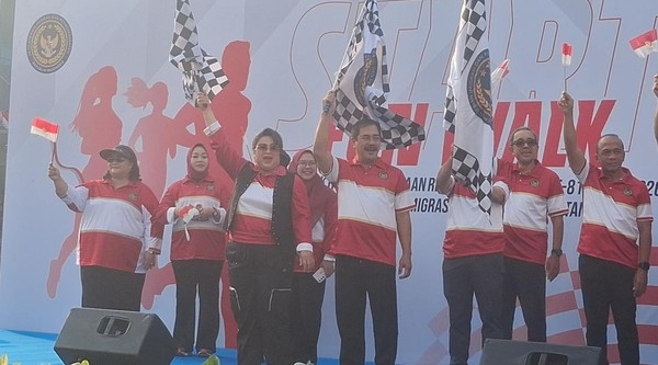 menteri-imigrasi-dan-pemasyarakatan-imipas-agus-andrianto-menggelar-fun-walk-donor-darah-hingga-bakti-sosial-baksos-di-kota-ta-1786246256442_170