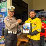 Sambut HUT Lantas ke -71, Sat Lantas Polresta Banjarmasin Gelar Bakti Sosial Bersama Komunitas Ojol
