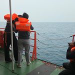 Polda Banten Dampingi Keluarga Korban Arupadatu Tabur Bunga di Selat Sunda