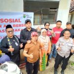 Polsek Bojongsari Depok dan PMI Kota Depok Salurkan Bantuan Air Bersih di Kelurahan Sawangan Baru