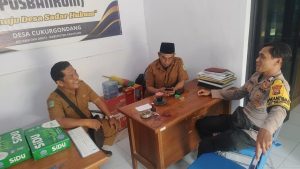 Bhabinkamtibmas Desa Cukurgondang, Gelar Dialogis Aktif Bersama Perangkat Desa Wujudkan Sinergi Kamtibmas