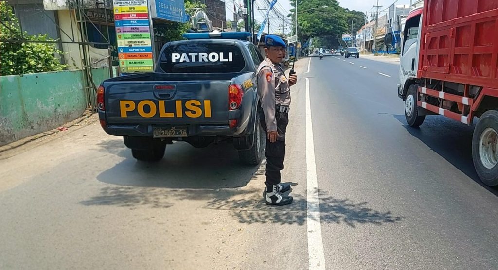 Jelang Sholat Jumat, Polsek Pohjentrek Intensifkan Patroli Harkamtibmas