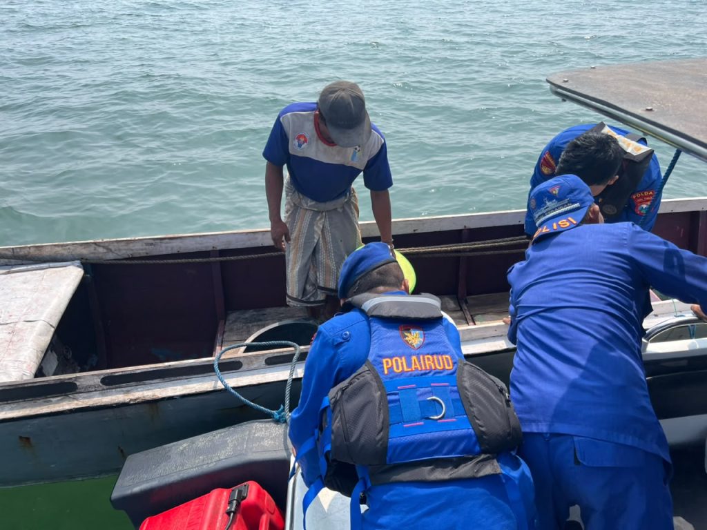 Satpolair Polres Pasuruan Kota Tindak Penggunaan Jaring Trawl, Seorang Nelayan Diamankan