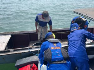 Satpolair Polres Pasuruan Kota Tindak Penggunaan Jaring Trawl, Seorang Nelayan Diamankan