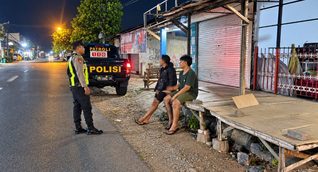 Patroli SAE Dini Hari, Polsek Nguling Ajak Masyarakat Bersama Jaga Kamtibmas