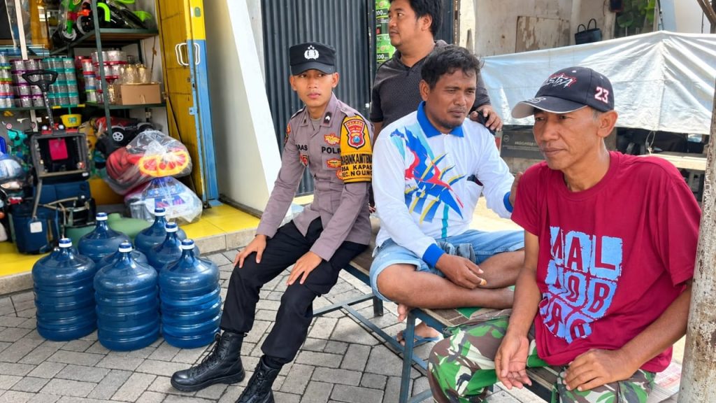 Patroli Dialogis, Bhabinkamtibmas Desa Kapasan Perkuat Harkamtibmas di Wilayah Nguling