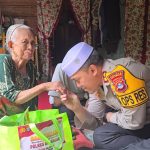 Kapolres Balangan Salurkan BARAKALLAH di Desa Sirap, Bantu Para Lansia