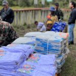 Lampu Solar Panel Terangi Arinkop Warga Sambut Hangat Kehadiran Satgas Damai  Cartenz Dan Satgas TNI 