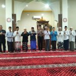 Polisi Bersama Masyarakat Kapolsek Bekasi Barat Sholat Subuh Keliling di Masjid Al Ikhlas Kranji
