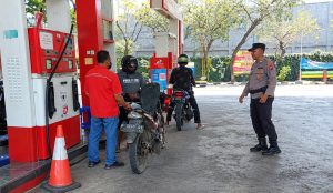 Pastikan Stok BBM Aman Akhir Pekan, Polsek Pohjentrek Gelar Patroli di SPBU 54.671.09