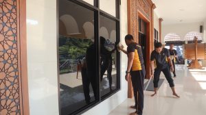 Jaga Kebersihan dan Kenyamanan Ibadah, Polres Pasuruan Kota Gelar Kerja Bakti di Masjid At Taqwa