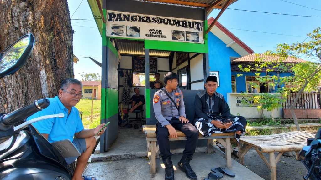 Polisi Bersama Masyarakat, Polsek Nguling Hadir Menyapa Masyarakat Bangun Sinergitas Kamtibmas