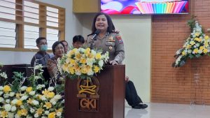 Implementasi Commander Wish Minggu Kasih, Waka Polres Pasuruan Kota Hadiri Ibadah Bersama Umat Kristiani Di Gereja Elakana