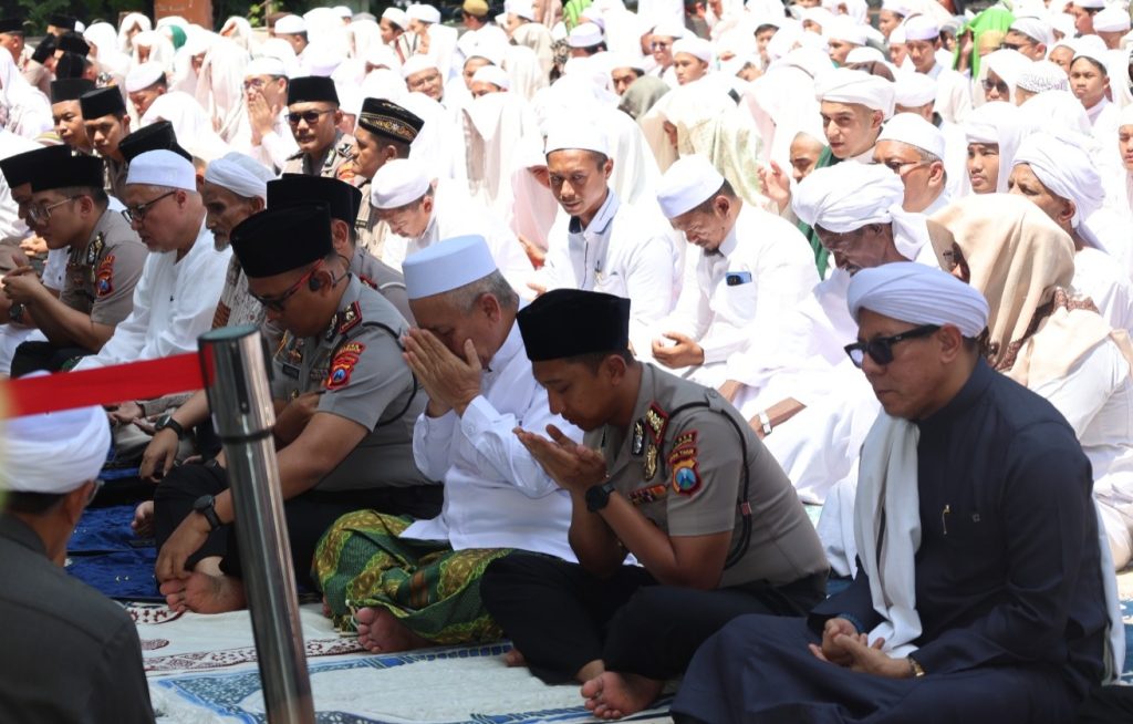 Bersama Pengasuh Dan Santri Ponpes Dalwa, Kapolres Pasuruan Kota Berdoa Memohon Hujan Dan Keselamatan Bangsa