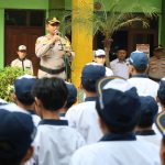 Polri Peduli Pendidikan, Kapolres Pasuruan Kota Jadi Pembina Upacara di MTsN Kota Pasuruan