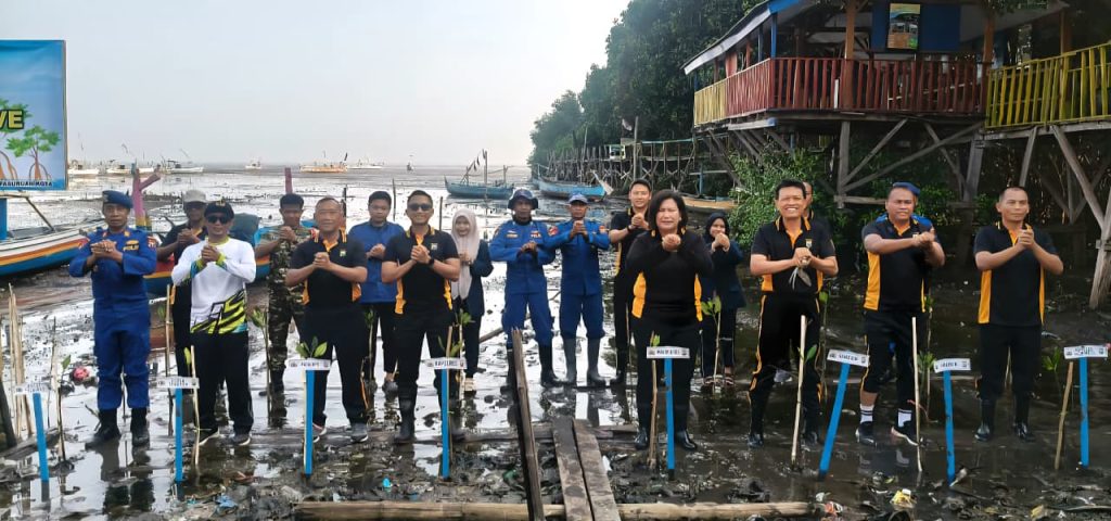 Green Policing Polres Pasuruan Kota, Wujud Nyata Kepedulian Polri Terhadap Lingkungan Pesisir
