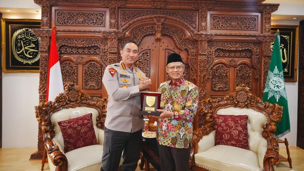 kapolri-dan-ketua-umum-pp-muhammadiyah-dokistimewa-1793282830459_169